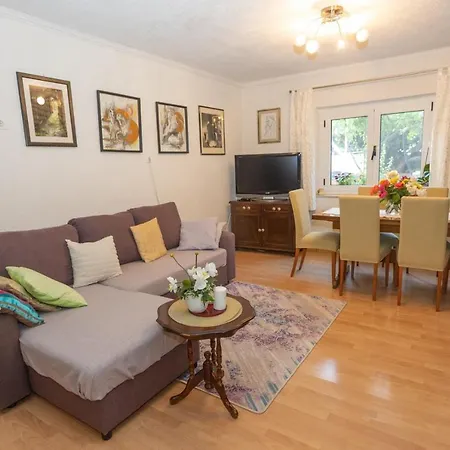 A&a Apartment *